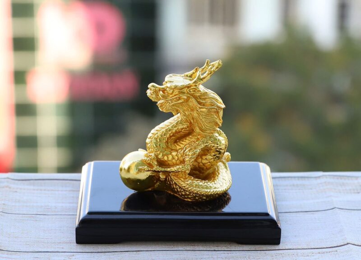 linh vat rong ma kim la vat pham phong thuy bieu tuong cho may man tai loc va su thinh vuong Linh vật rồng mạ kim là vật phẩm phong thủy biểu tượng cho may mắn, tài lộc, và sự thịnh vượng