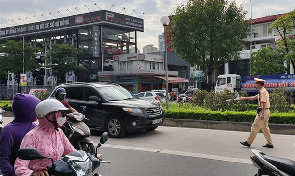 loi lan lan cua o to bi phat len den 16 trieu dong Lỗi lấn làn của ô tô bị phạt lên đến 16 triệu đồng