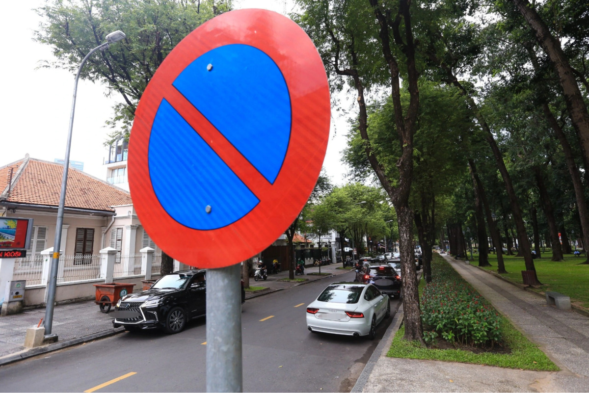 Phân biệt biển cấm dừng - cấm đỗ xe